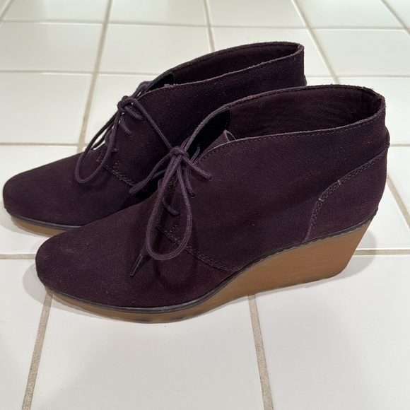 Clarks Suede Hazen Charm Lace Up Bootie - Purple - Size 8.5 - Picture 3 of 9